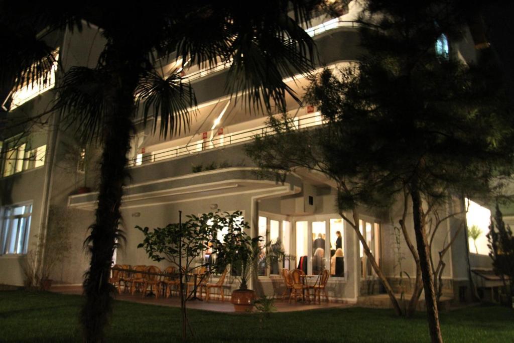 De Paris Hotel 4*