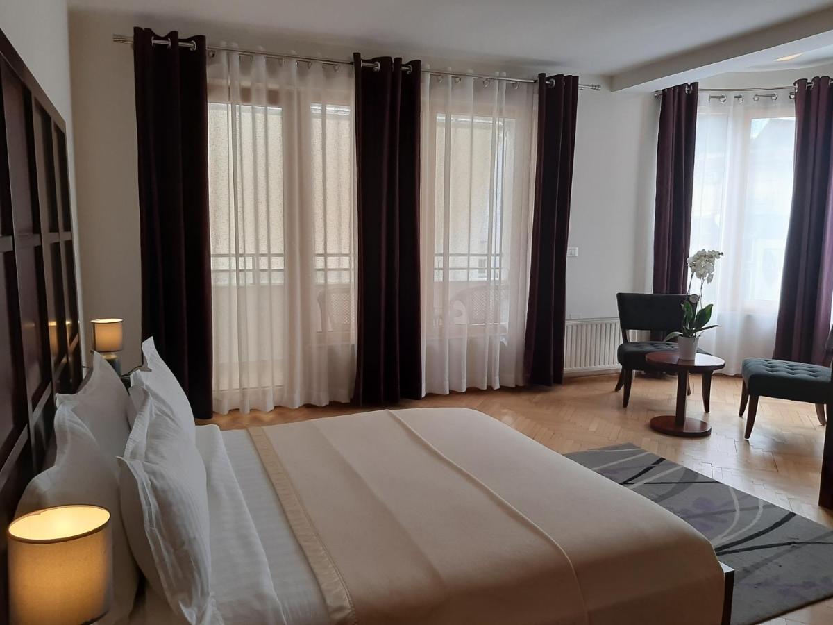 De Paris 4*